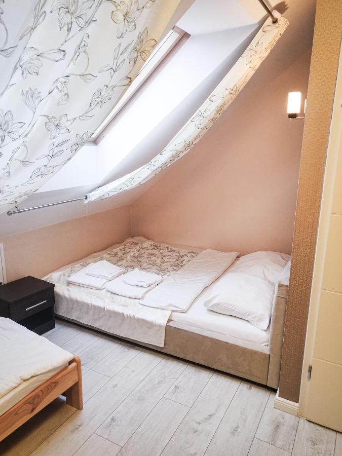 Dom Weselny Pod Kasztanem Hotel Luban Exterior foto